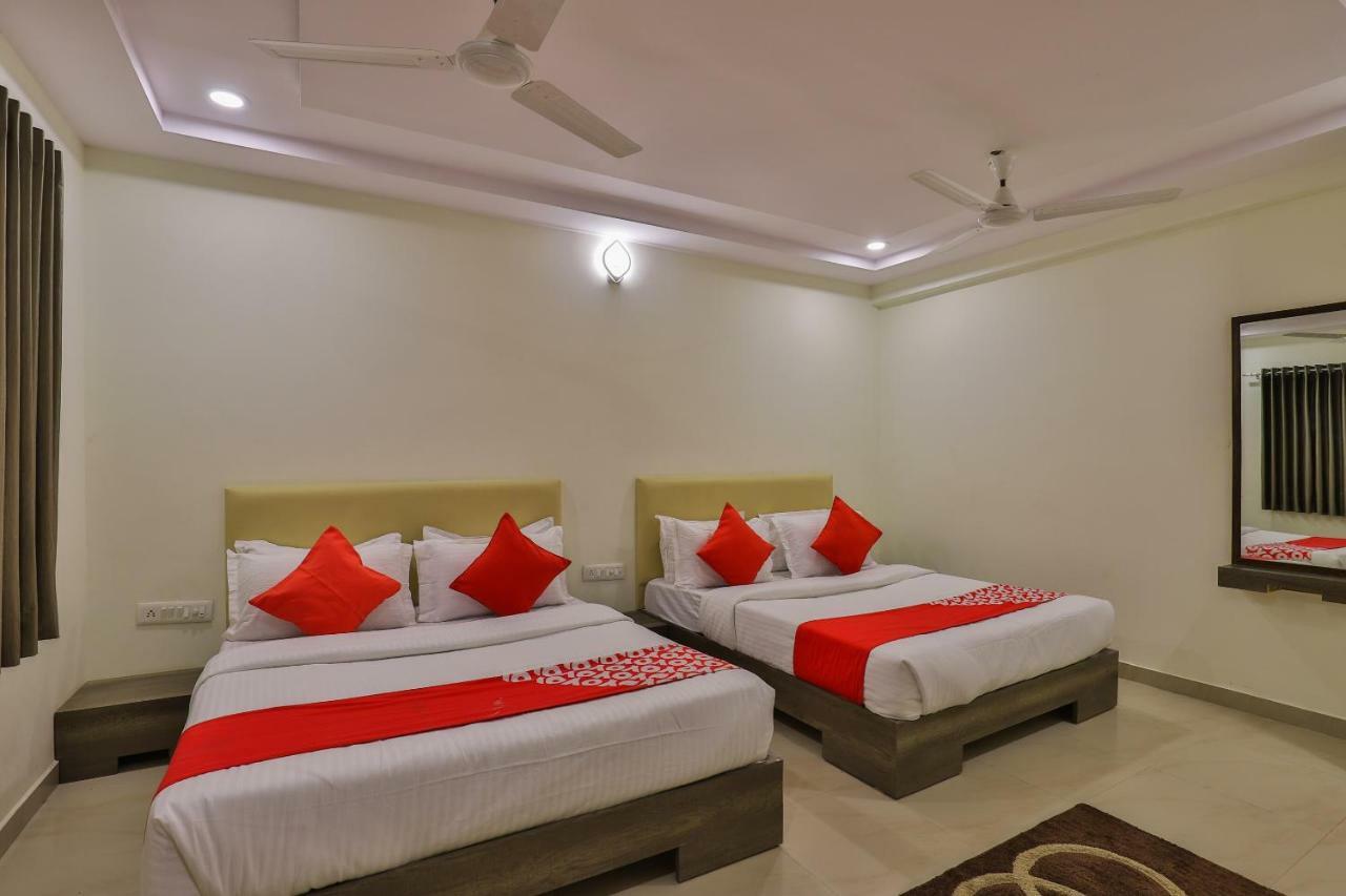 Oyo 26999 Hotel Sg Ahmedabad Exterior foto